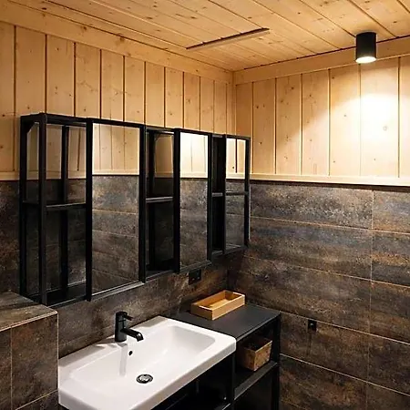 Apartahotel Lesna Przystan Nad Jeziorem 3*